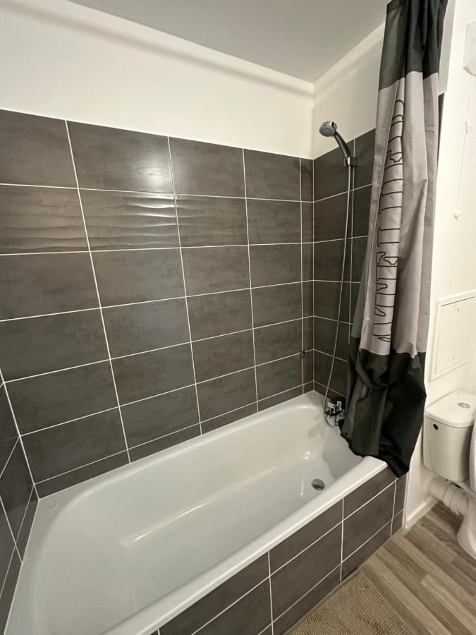 Agreable 2 Pieces Avec Balcon Et Parking Transports By Immo Kit Bnb Sarcelles Bagian luar foto