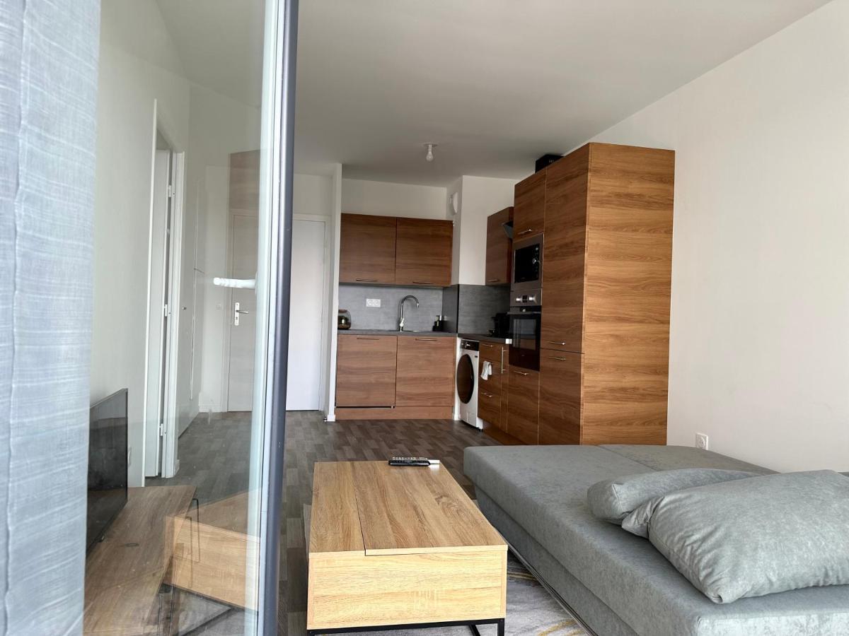 Agreable 2 Pieces Avec Balcon Et Parking Transports By Immo Kit Bnb Sarcelles Bagian luar foto