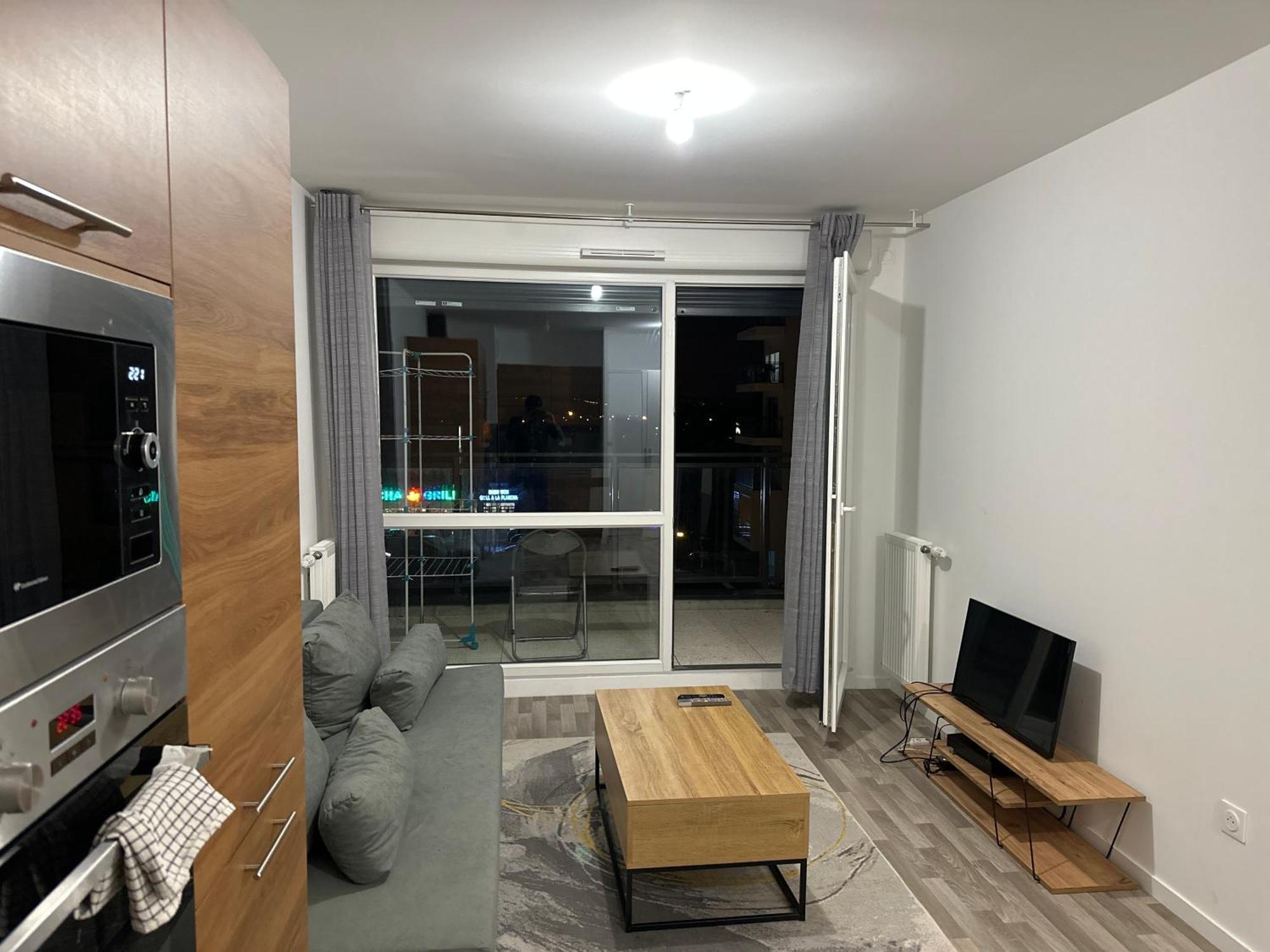 Agreable 2 Pieces Avec Balcon Et Parking Transports By Immo Kit Bnb Sarcelles Bagian luar foto